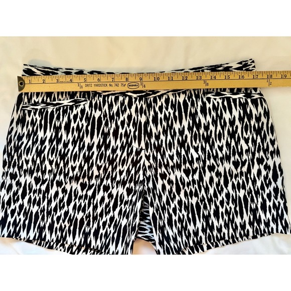 Laundry Shelli Segal Size‎ 10 Black & White Print Flat Front Shorts Cotton Blend - Picture 5 of 10